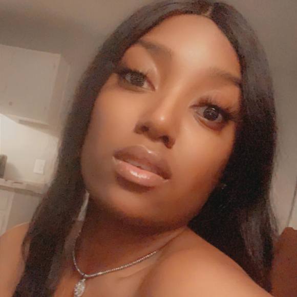 Profile Picture of Tasia Millener (@taylorm603) on Poshmark