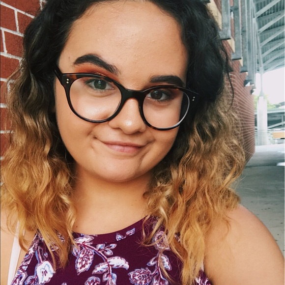 Profile Picture of Samantha Billotte (@samanthabillott) on Poshmark