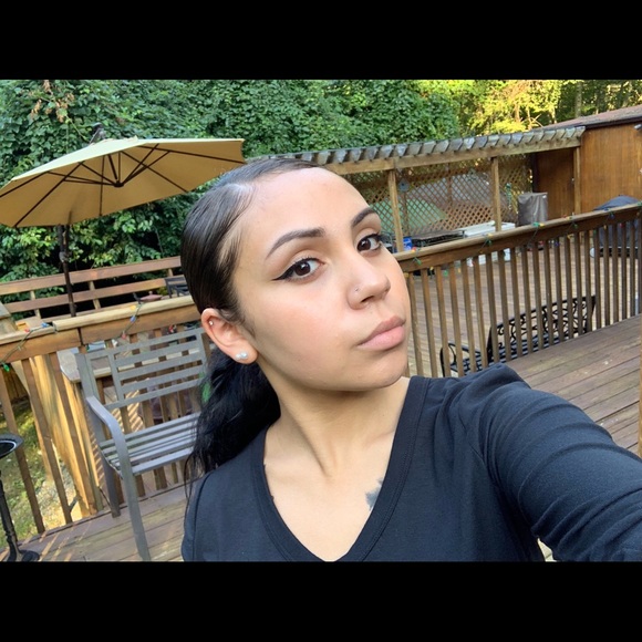 Profile Picture of Shariah Cardello (@realflowerbabe) on Poshmark