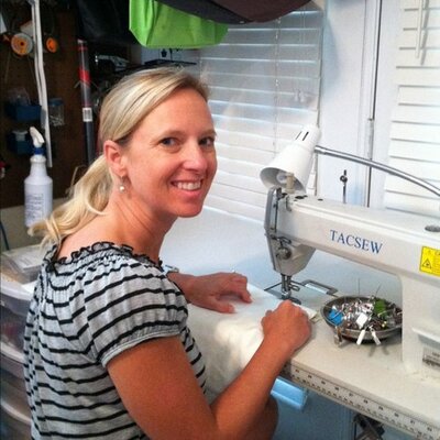 Profile Picture of Julia Hash (@JSH_Designs) on Twitter