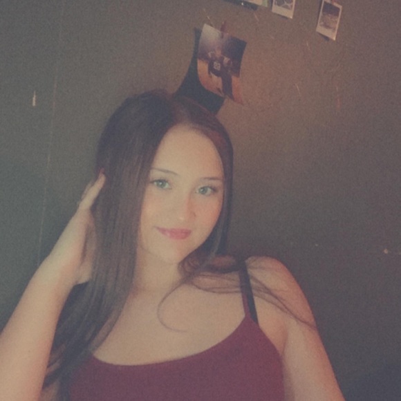 Profile Picture of Jordyn Breaud (@jordynbreaud) on Poshmark