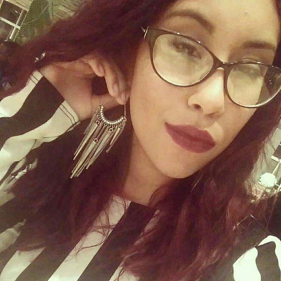 Profile Picture of Diamond Tizol (@loudricangurll) on Poshmark