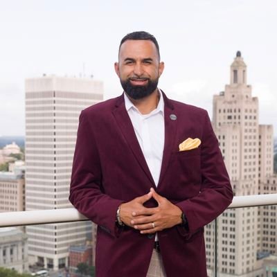 Profile Picture of Jeffrey Silva, Real Estate Agent 🏡🗝 (@JSilvaRIRealtor) on Twitter