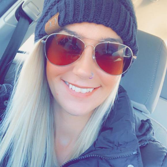 Profile Picture of Amber Bradley (@amberae07) on Poshmark