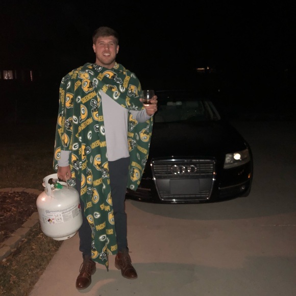 Profile Picture of Sam Krugel (@sjkru22) on Poshmark