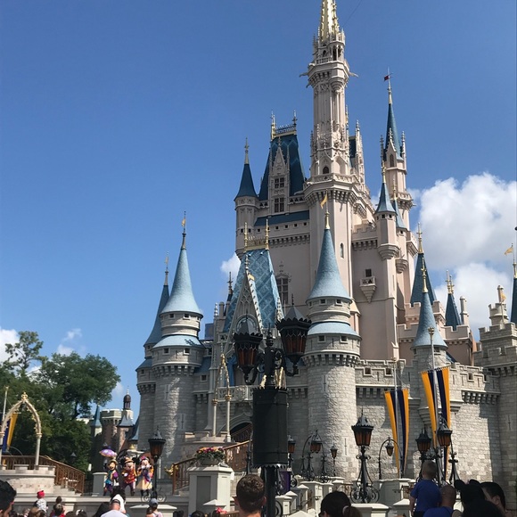 Profile Picture of Lauren Capretti (@lcapretti18) on Poshmark