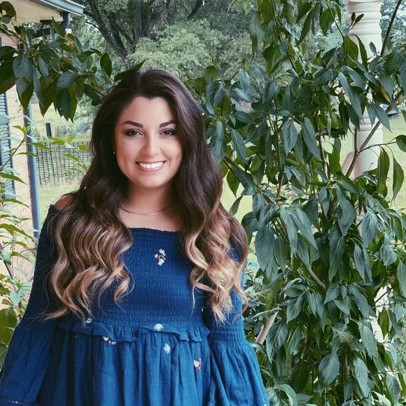 Profile Picture of Eileen Silva (@eileen_silva) on Poshmark