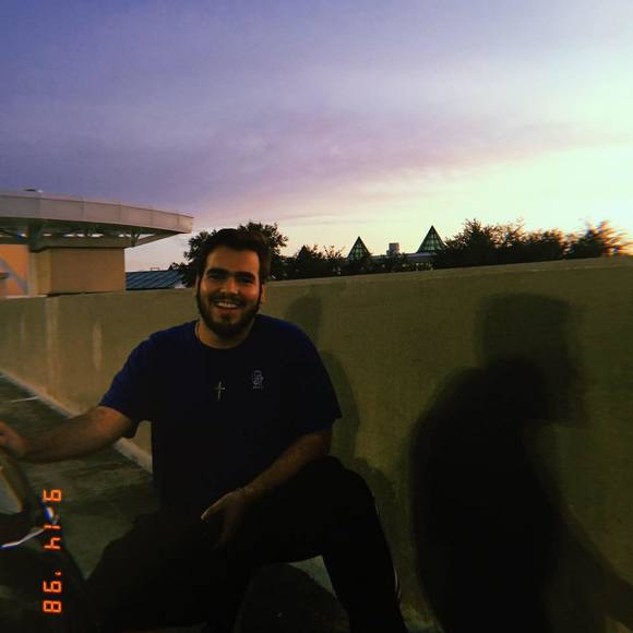 Profile Picture of Raunell Reyes (@ronboi98) on Poshmark