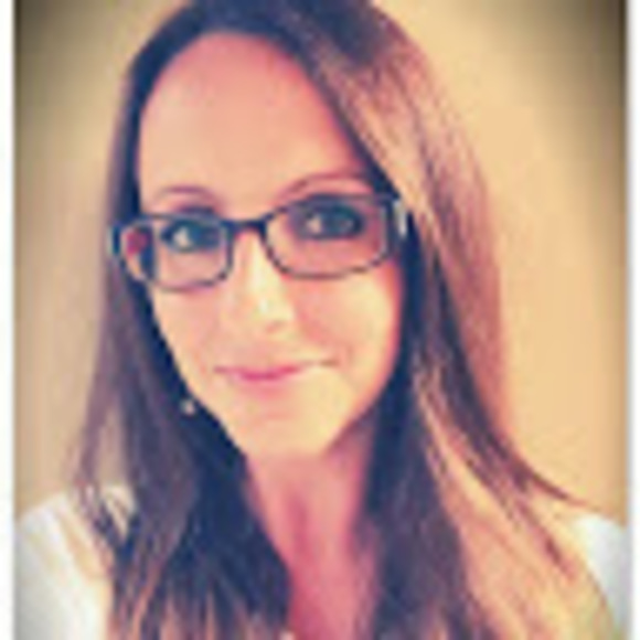 Profile Picture of Nikki Reichardt (@nikki_reichardt) on Poshmark