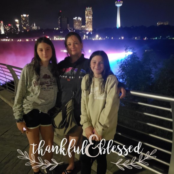 Profile Picture of Becky Bourquein (@russ102muss) on Poshmark