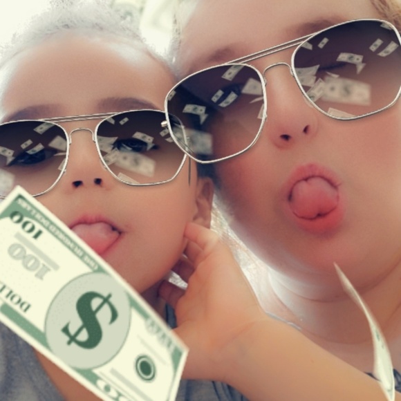 Profile Picture of Sarah Vinette (@sarahvinette) on Poshmark