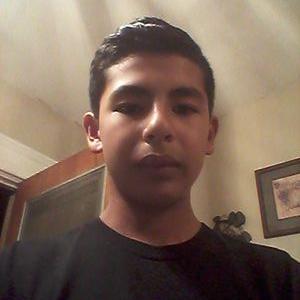 Profile Picture of Ernie Lerma (@DV_Gaming174) on Twitter