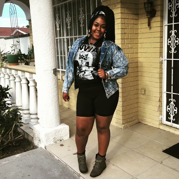 Profile Picture of Jazmyn Foster (@suejane20) on Poshmark