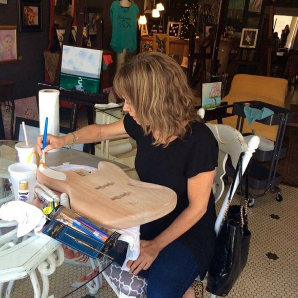 Profile Picture of Julie Allen (@neo9976) on Poshmark