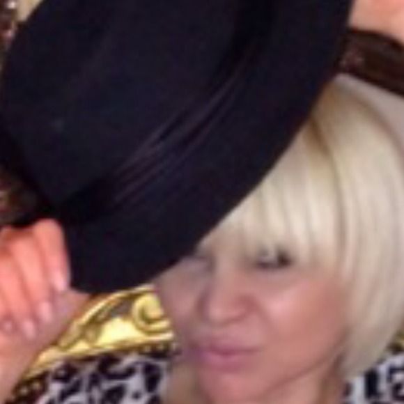 Profile Picture of Lisbeth Probus (@lisbethp) on Poshmark