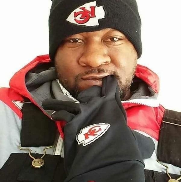 Profile Picture of Albert Johnson (@albertjohnso692) on Poshmark