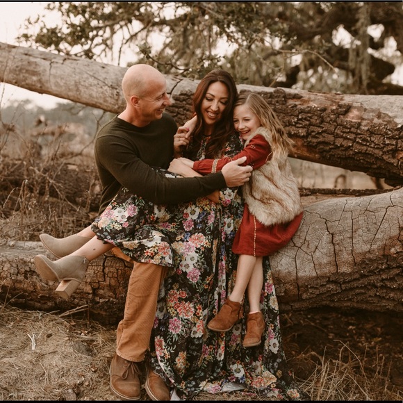 Profile Picture of Danielle Navratil (@dnavratil) on Poshmark