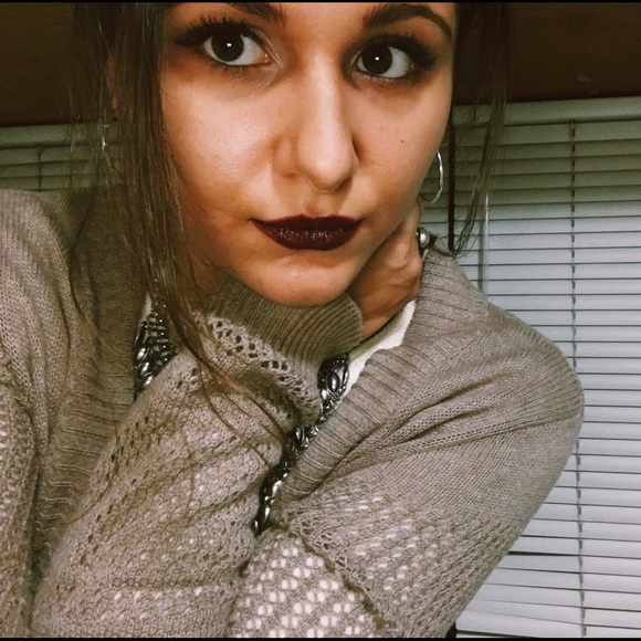 Taylor Toumayan - Poshmark Profile Picture of Taylor Toumayan (@taylortoumayan) on Poshmark