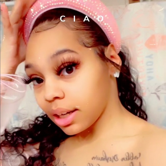 Profile Picture of Undrea Linnie (@undrealinnie) on Poshmark