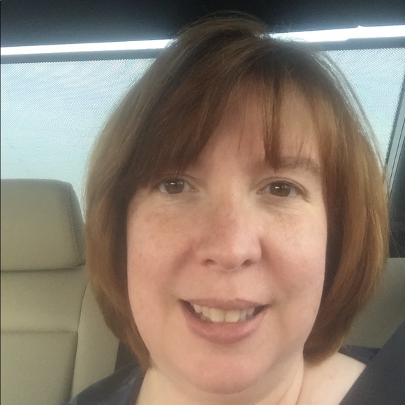 Profile Picture of Julie Hesson (@juliehesson) on Poshmark
