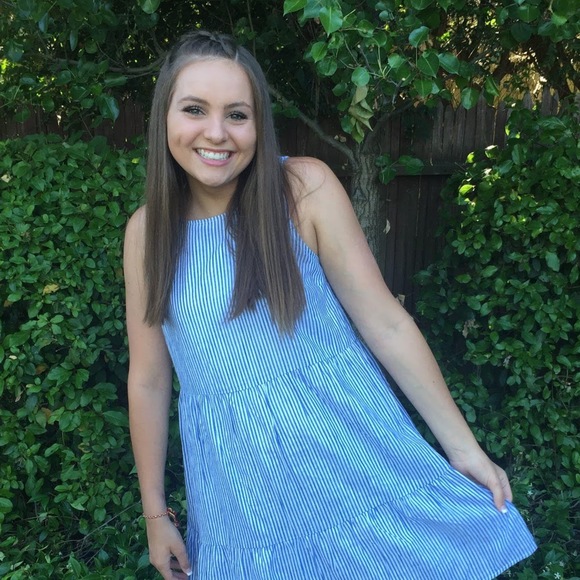 Profile Picture of Megan Barcelos (@meganbarcelos) on Poshmark