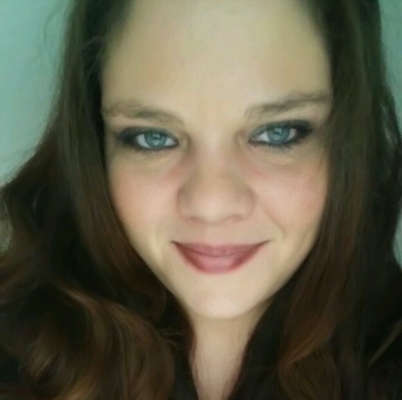 Sarah Vanduyn - Poshmark Profile Picture of Sarah Vanduyn (@colvan) on Poshmark