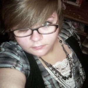 Profile Picture of Veronica Kinsey (@melmos_crayons) on Myspace