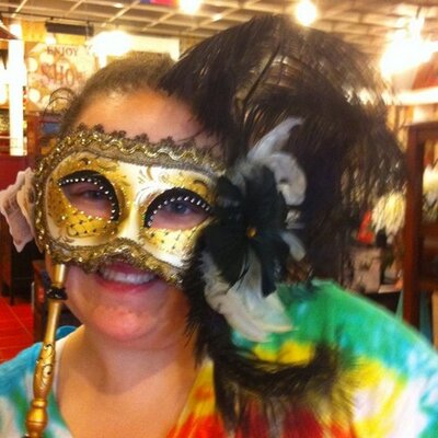 Profile Picture of Elizabeth Hurd (@LizzieLucky84) on Twitter