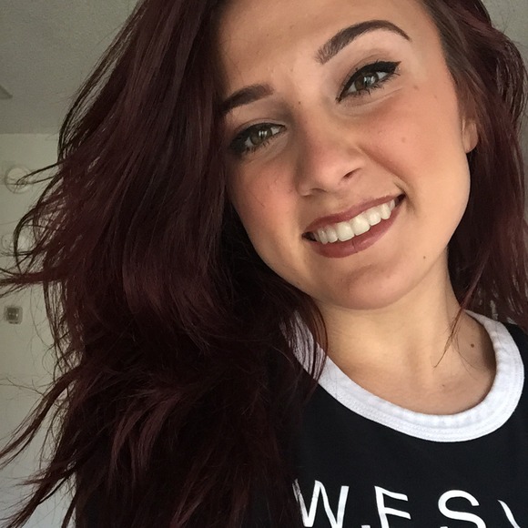 Profile Picture of Jessie Chaillet (@jaychaillet) on Poshmark