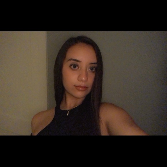 Profile Picture of Martina Gonzalez (@martinag21) on Poshmark