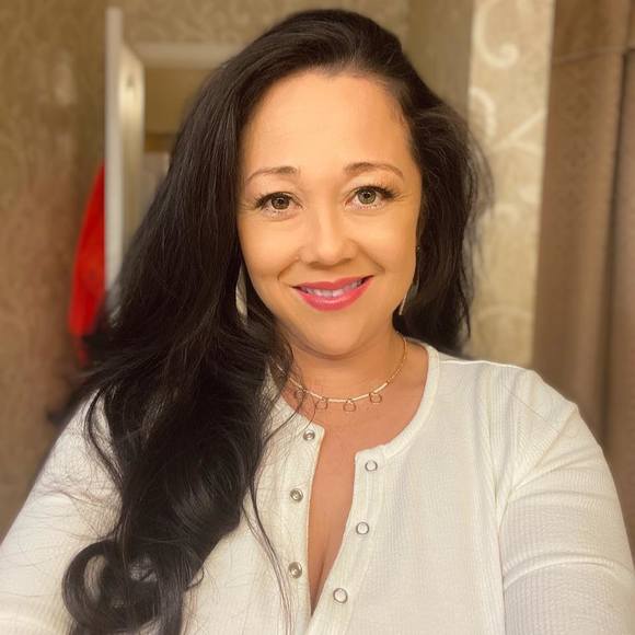 Profile Picture of Brandy Seagraves (@brandybrown79) on Poshmark