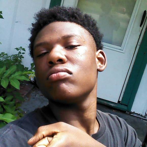 Profile Picture of Zieyre Carroway (@bl62dgang1) on Poshmark