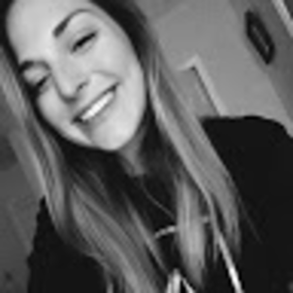 Profile Picture of Kaitlin Konstanzer (@kkonstanzer1818) on Poshmark
