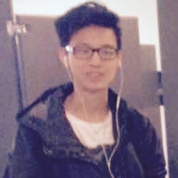 Profile Picture of Adam Bourne (@cubegears) on Poshmark