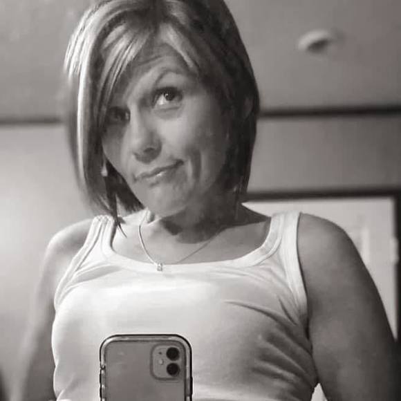 Profile Picture of Shanti Shicksnider (@sshicksnider) on Poshmark