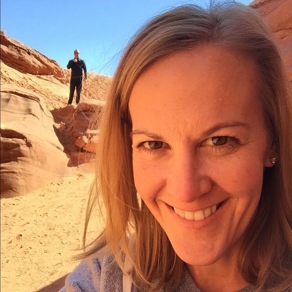 Profile Picture of Amy Montoya (@azstyle) on Poshmark