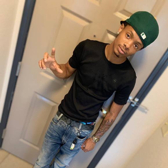 Profile Picture of Loyal Robert (@wcdflash) on Poshmark