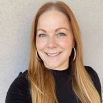 Profile Picture of Christine Glowacki Fenichel (@coloredbychristine) on Instagram