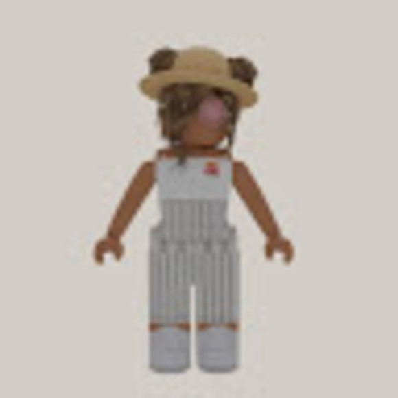 Profile Picture of Victoria Jarocki (@jarockivictoria) on Poshmark