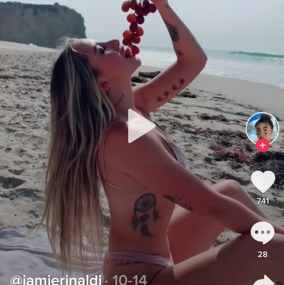 Profile Picture of Lisa Molnar (@emilymagnan) on Poshmark