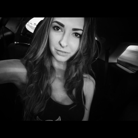 Profile Picture of Kaitlyn Mihaly (@mihalykaitlyn) on Poshmark