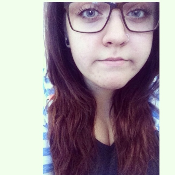 Kyndra Thompson - Poshmark Profile Picture of Kyndra Thompson (@crueltyfree) on Poshmark