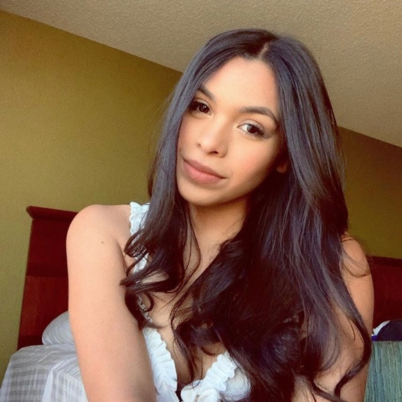 Profile Picture of Ruby Jaimes (@jaimesrubyy) on Poshmark