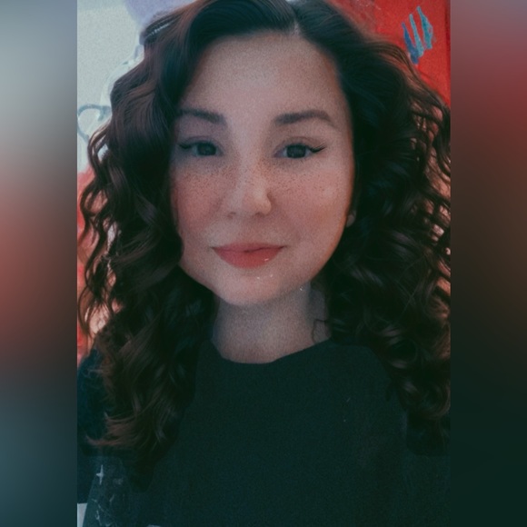 Profile Picture of Lozina Belincheva (@belinchl) on Poshmark