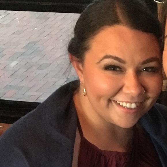 Profile Picture of Kimberly Mariano (@k_mariano) on Poshmark