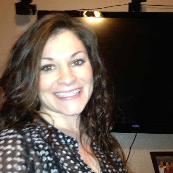 Profile Picture of Amanda Necaise (@amanda2185) on Poshmark