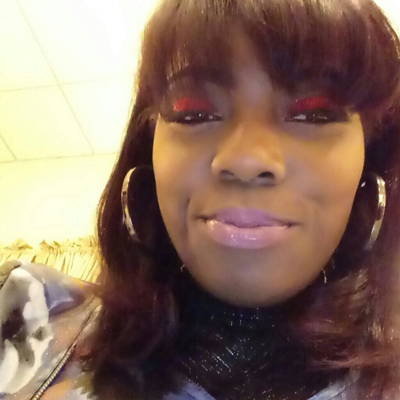 Ivy Bluitt - Poshmark Profile Picture of Ivy Bluitt (@ivybluitt) on Poshmark