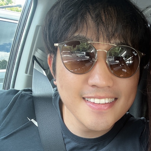 Profile Picture of Matthew Ahn (@matthewahn762) on Poshmark