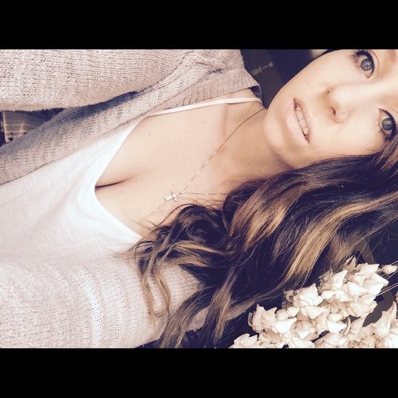 Profile Picture of Tiffany Seeger (@tiffanyseeger) on Poshmark