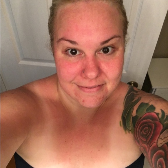 Profile Picture of Melissa Colson (@mc2ndhand) on Poshmark